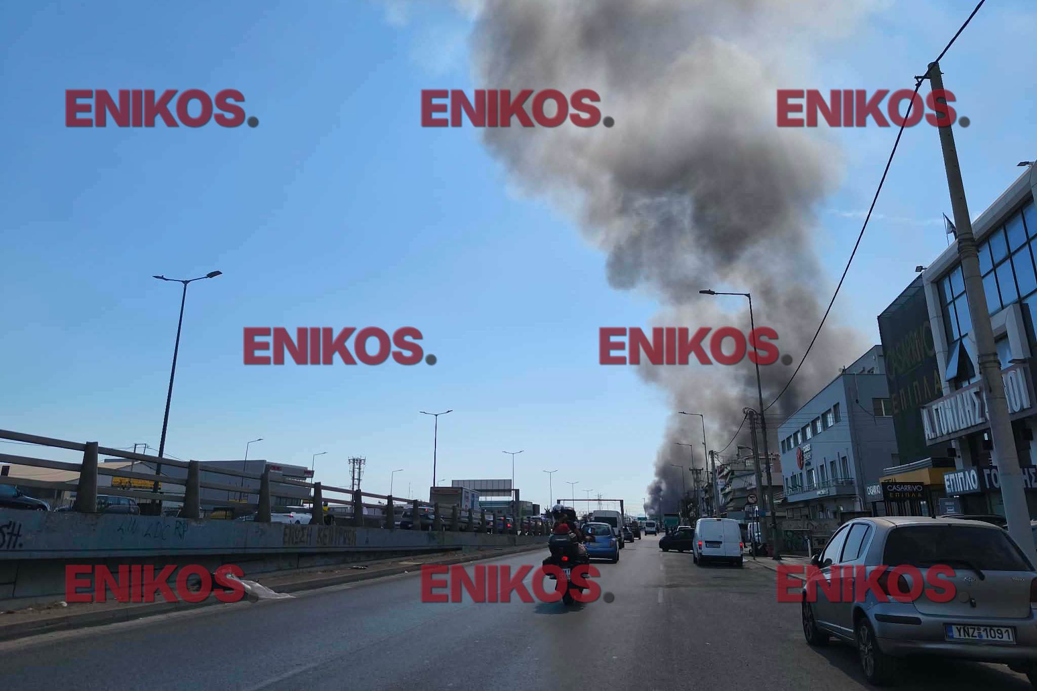 Φωτογραφίες και βίντεο αναγνωστών από τη μεγάλη φωτιά στου Ρέντη