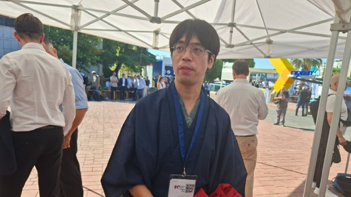 Fukyda Kosuke: Ποιος είναι ο Ιάπωνας που μιλάει ελληνικά και χορεύει ποντιακά – Η αγάπη του για τη χώρα μας
