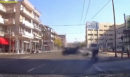 Κολωνός: Βίντεο-ντοκουμέντο από σοβαρό τροχαίο – Ι.Χ. παραβίασε κόκκινο και παρέσυρε μοτοσικλετιστή