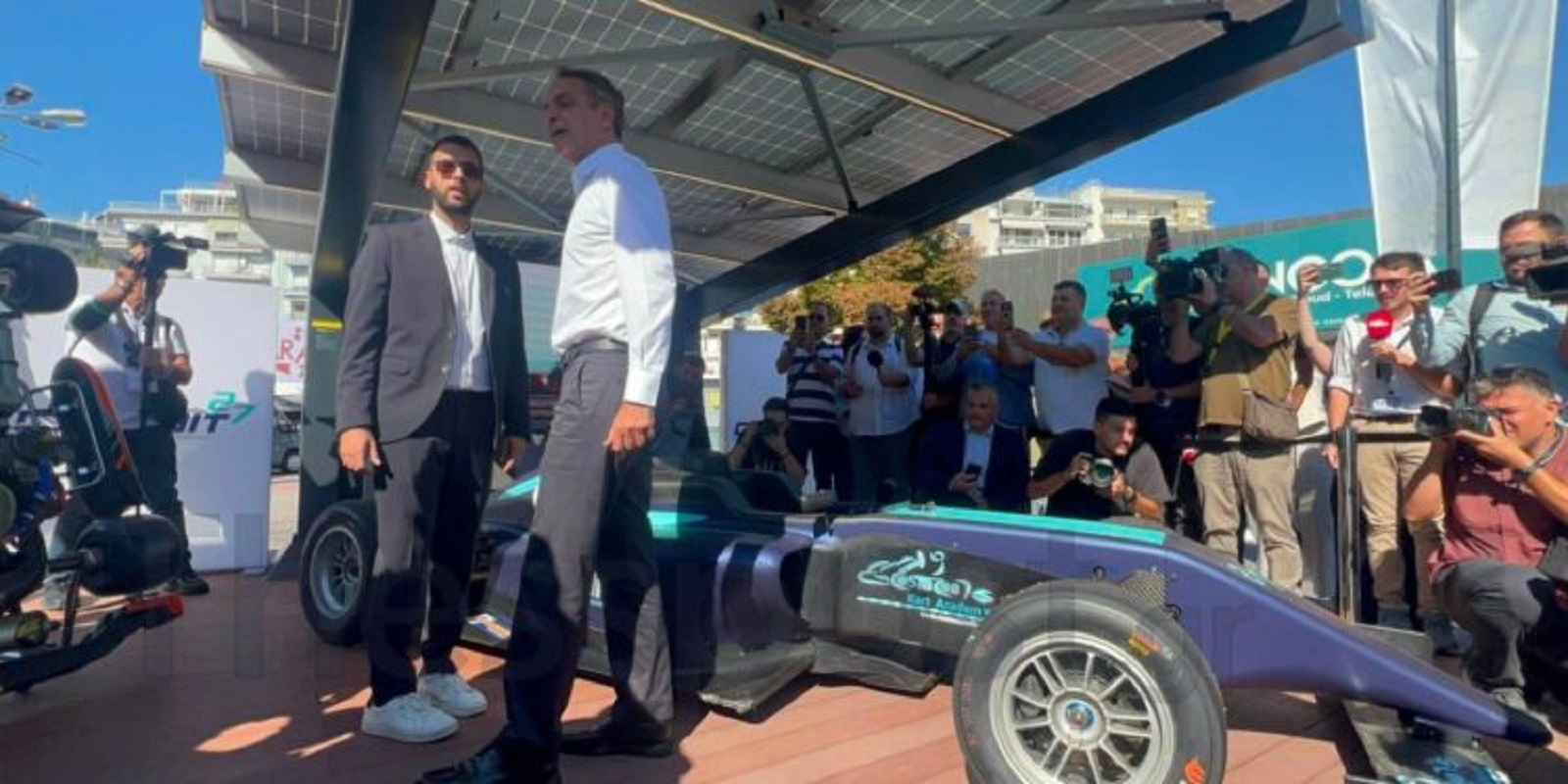 ΔΕΘ 2026: Στη Formula με το… καλημέρα ο Κυριάκος Μητσοτάκης – Η αντίδρασή του όταν είδε το αγωνιστικό αυτοκίνητο – ΒΙΝΤΕΟ