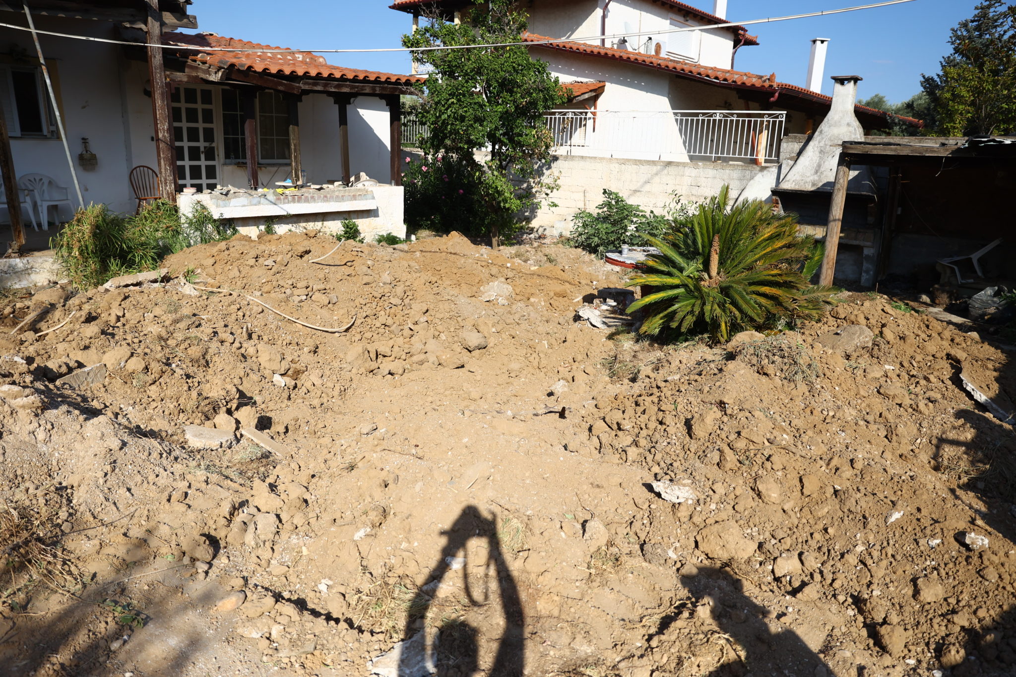 ΕΡΕΥΝΕΣ ΤΗΣ ΑΣΥΝΟΜΙΑΣ ΓΙΑ ΥΠΟΘΕΣΗ ΕΞΑΦΑΝΙΣΗΣ ΗΛΙΚΙΩΜΕΝΗΣ ΠΟΥ ΕΙΧΕ ΤΑΦΕΙ ΑΠΟ ΤΗΝ ΚΟΡΗ ΤΗΣ ΣΤΗΝ ΑΥΛΗ ΤΟΥ ΣΠΙΤΙΟΥ ΤΗΣ ΣΤΗΝ ΠΕΡΙΟΧΗ ΤΟΥ ΜΑΡΑΘΩΝΑ
