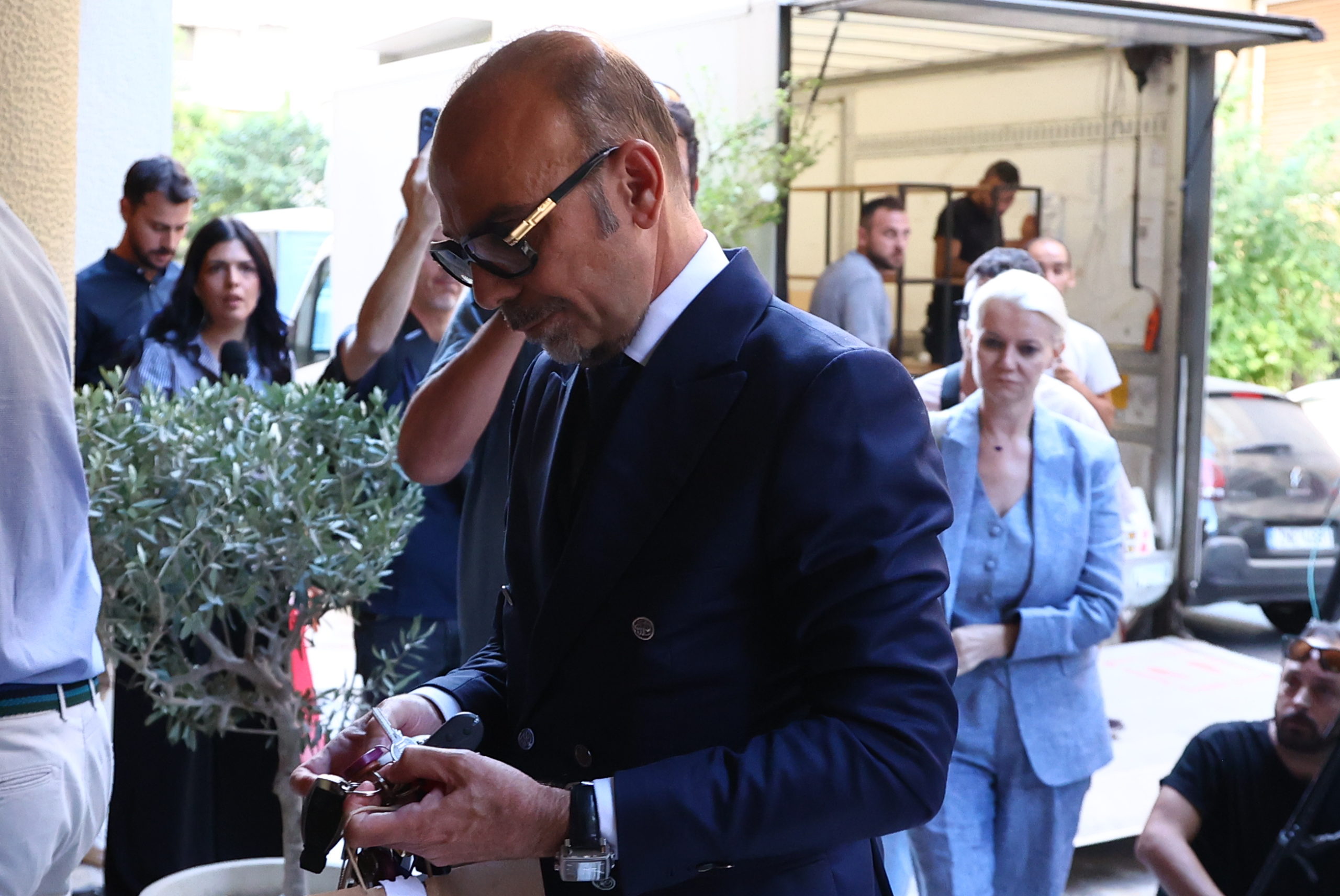 Γιώργος Μαζωνάκης: «Όταν ήρθε, βρισκόταν σε υπερδιέγερση», κατέθεσε η σύζυγος του γιατρού – Αυτοψία του ελληνικού FBI και του ΙΣΑ στην ιδιωτική «κλινική»