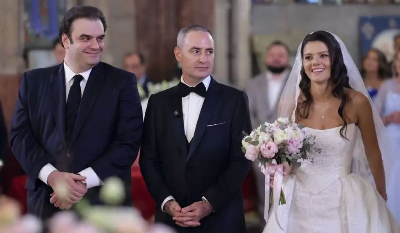 Ο Κυριάκος Πιερρακάκης πάντρεψε τον υπουργό Οικονομικών της Ρουμανίας – Δείτε βίντεο και φωτογραφίες