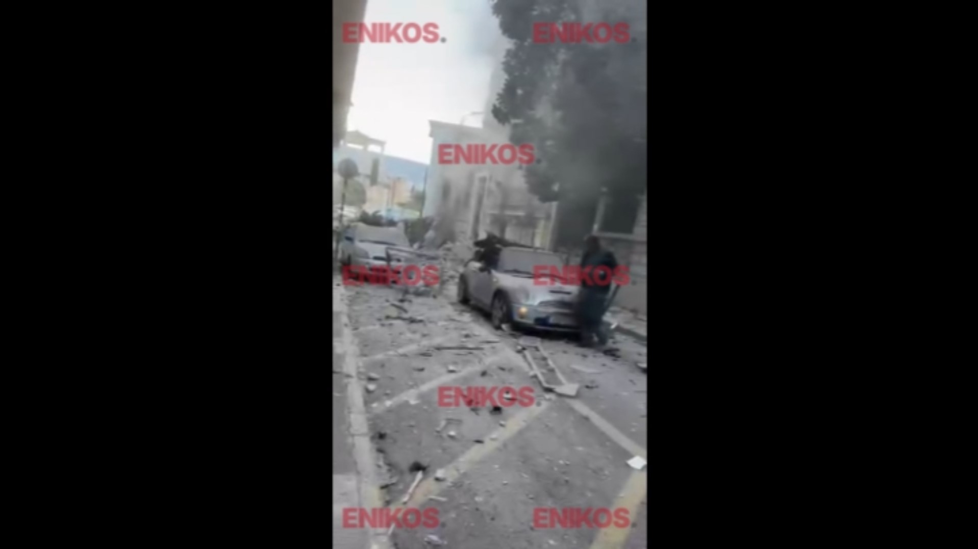 Πλάκα: Νέο βίντεο λίγα λεπτά μετά την έκρηξη στο κτίριο στη Λυσικράτους – «Βομβαρδισμένο» τοπίο η περιοχή