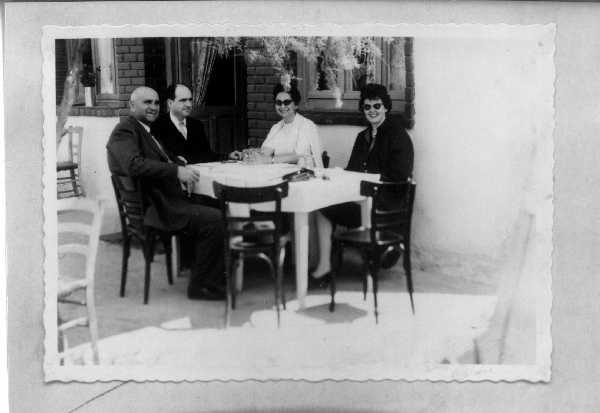 Ο Ανδρέας και η Μαργαρίτα Παπανδρέου με φιλικό ζευγάρι, 1960
