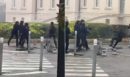 Καταλήψεις στη Γαλλία: Μαθητής τραυματίστηκε στο πρόσωπο από εκτοξευτή βομβίδων αστυνομικού - Το βίντεο που προκάλεσε κύμα οργής