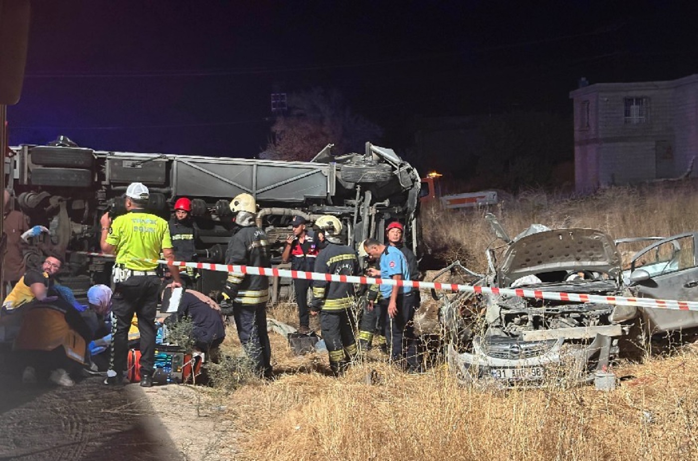 Τραγωδία στην Τουρκία: Τουλάχιστον 7 νεκροί και 13 τραυματίες σε τροχαίο στο Γκαζιαντέπ – ΒΙΝΤΕΟ