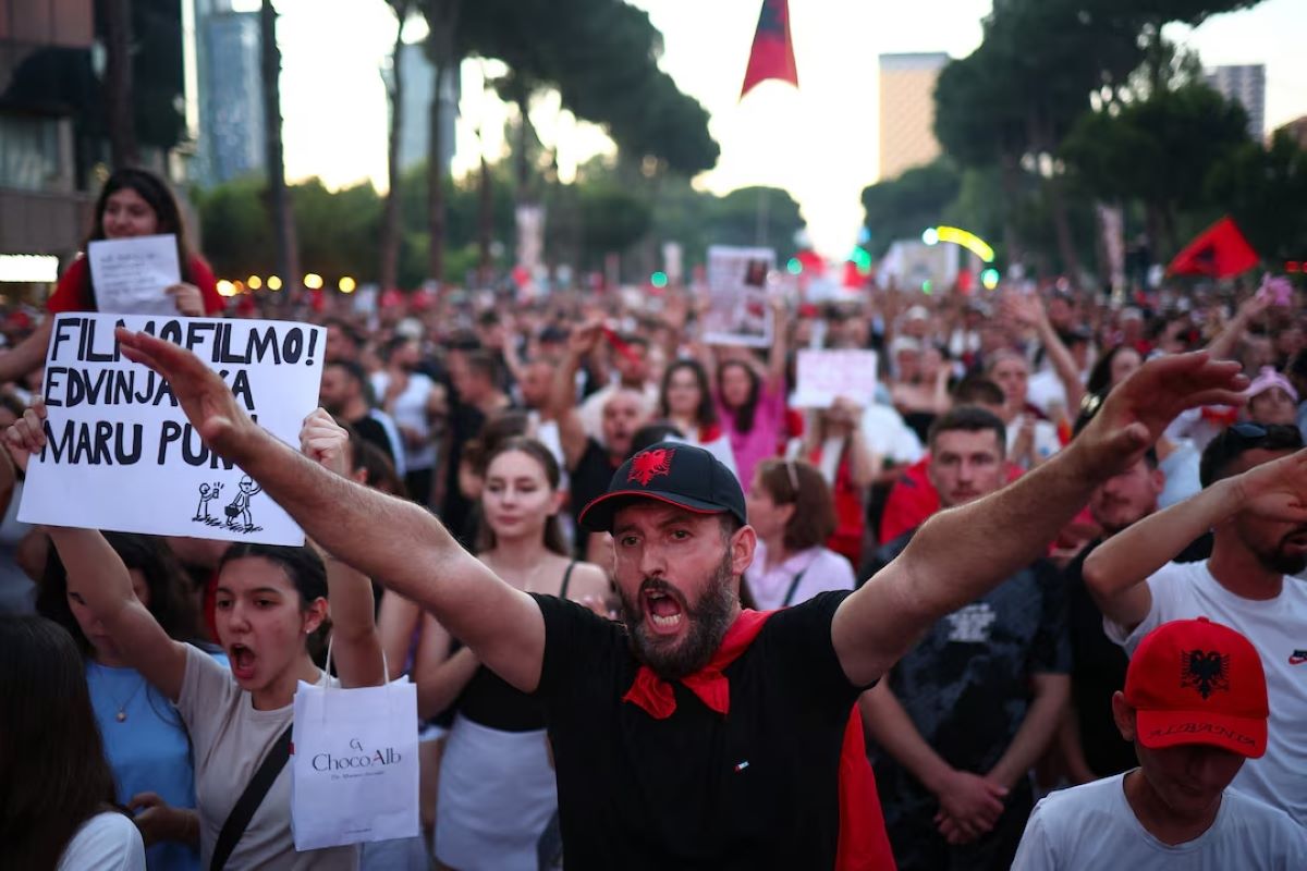 Politico: Ψηφιακό «μπλόκο» της Meta σε Αλβανούς ακτιβιστές που αντιδρούν στο project του Κούσνερ – Τους έκλεισε τα προφίλ στο Instagram