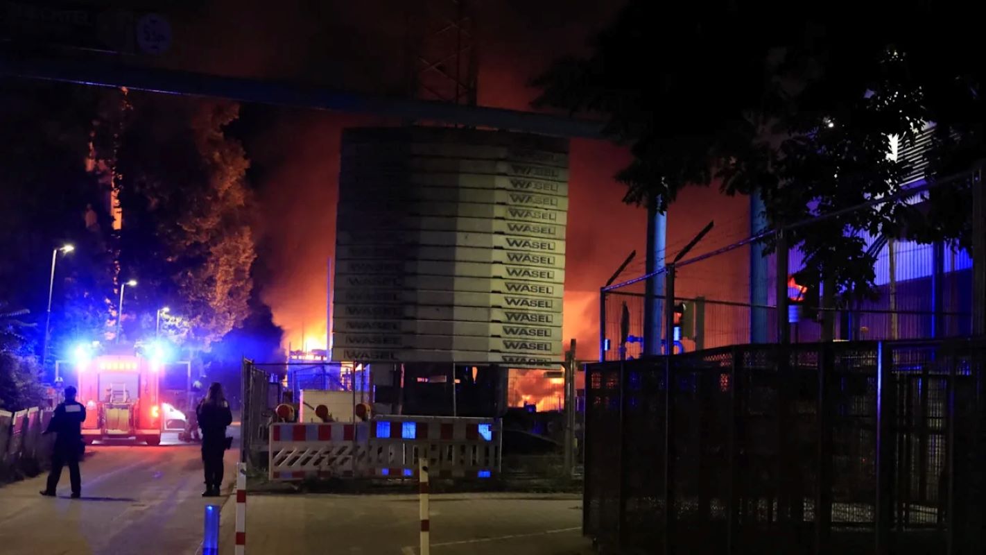 Βερολίνο: Φωτιά σε υποσταθμό ρεύματος – Έρευνες για νέα απόπειρα δολιοφθοράς στο ενεργειακό δίκτυο