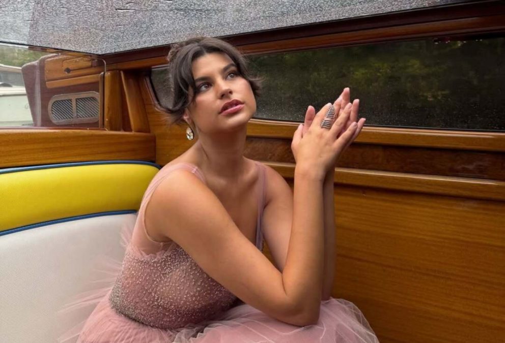 Δανάη Παππά: «Μαγνήτισε» τα βλέμματα στο κόκκινο χαλί του Φεστιβάλ Βενετίας