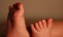 Χανιά: Ελεύθερη με όρους η 18χρονη μητέρα του βρέφους - Παραμένει διασωληνωμένο, με βαριές κακώσεις