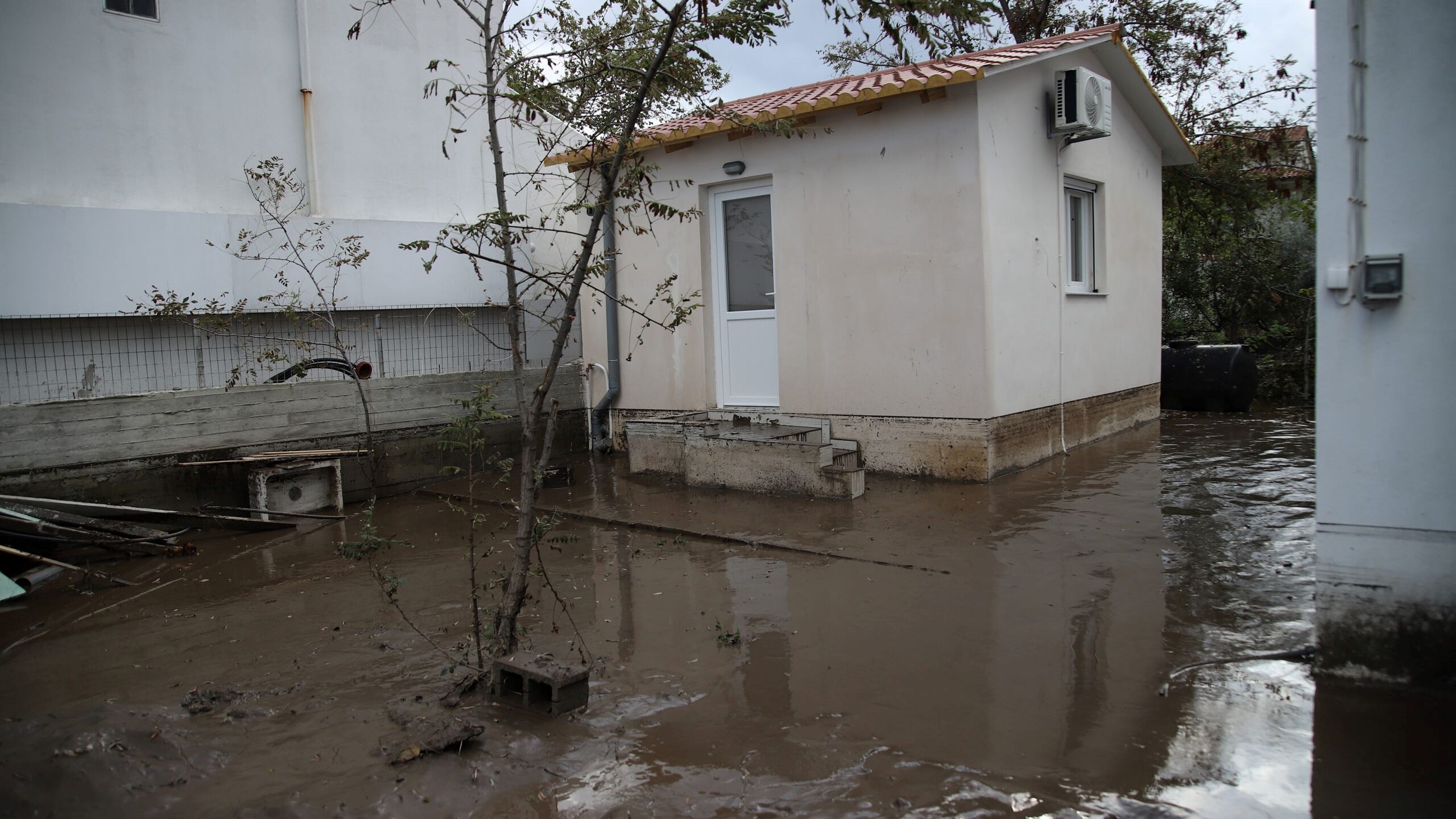 Στο μάτι της κακοκαιρίας Εύβοια και Σποράδες: Παραμένουν σε επιφυλακή οι Αρχές – Υδροστρόβιλος στα Κύθηρα – ΦΩΤΟ και ΒΙΝΤΕΟ