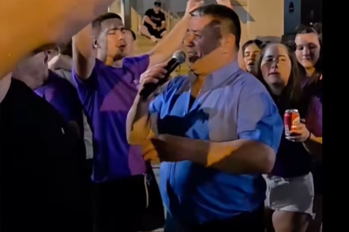 Φλώρινα: «Φύγετε Έλληνες, αρκετά πια με τα ψέματα» – Σάλος με προκλητικό τραγούδι από σλαβόφωνους σε πανηγύρι – ΒΙΝΤΕΟ