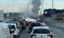 Θεσσαλονίκη: «Λαμπάδιασε» εν κινήσει φορτηγό και προκάλεσε κυκλοφοριακό χάος στον Περιφερειακό - ΒΙΝΤΕΟ