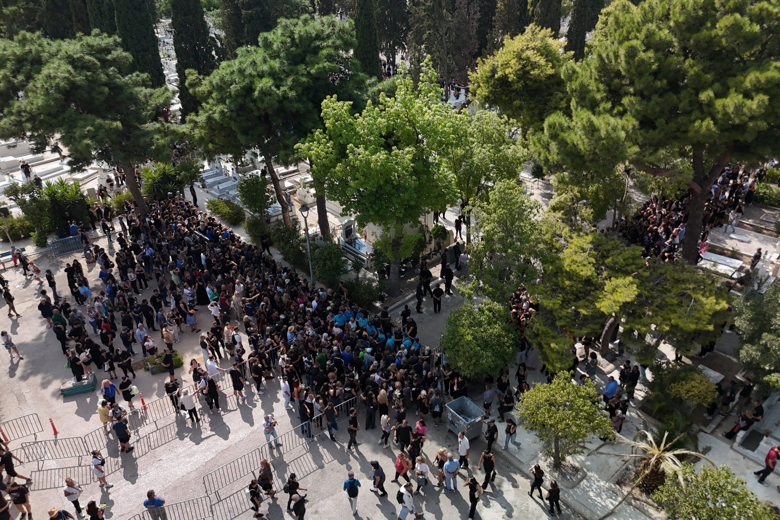 Γιώργος Μαζωνάκης, Κηδεία, Ταφή, Νεκροταφείο