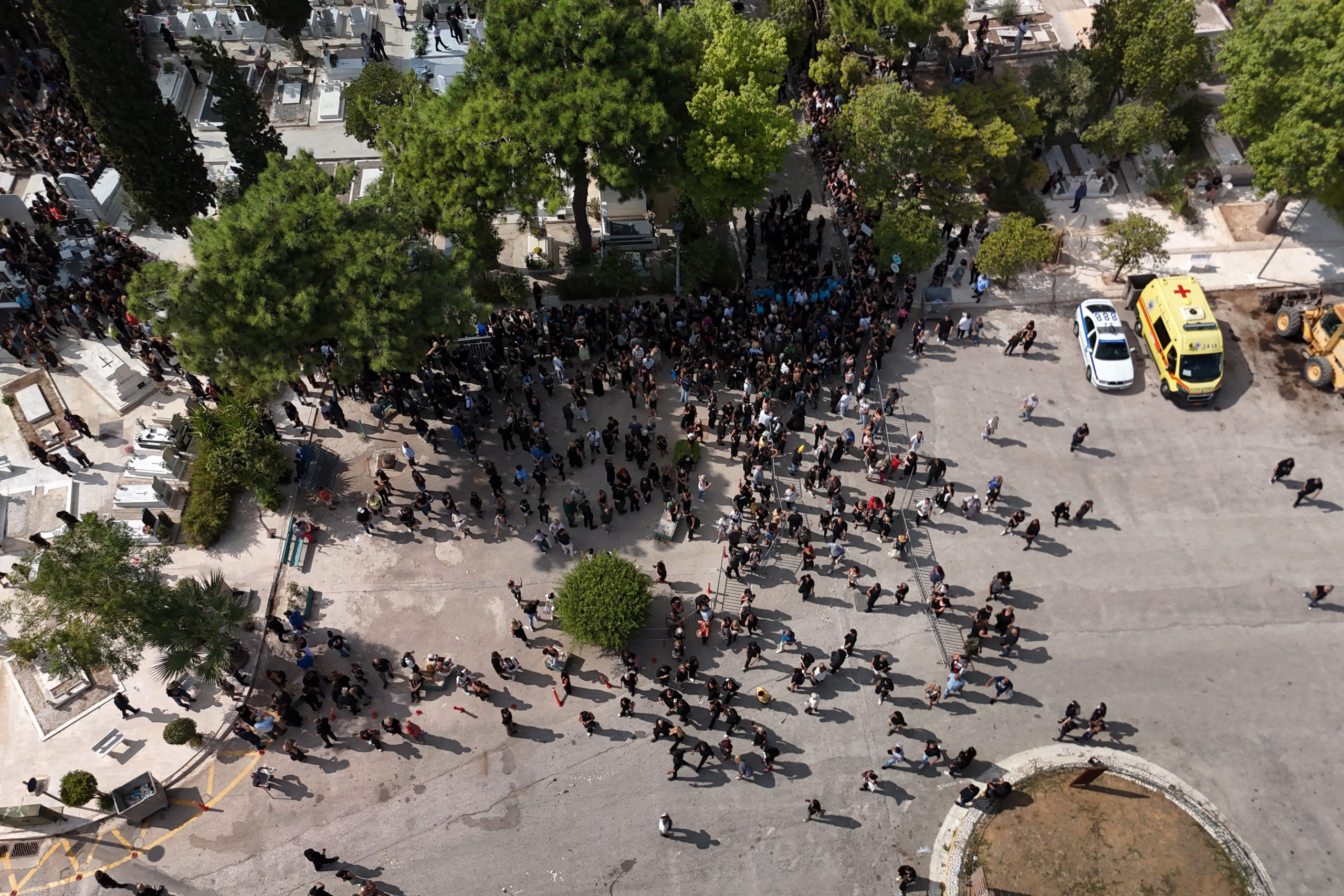 Γιώργος Μαζωνάκης, Κηδεία, Ταφή, Νεκροταφείο