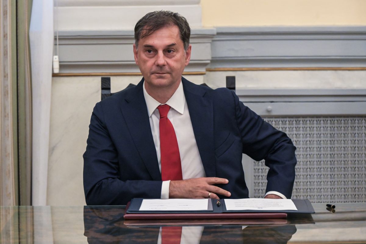 Χάρης Θεοχάρης: «Εμείς εκπροσωπούμε τους νοικοκύρηδες, έχουμε τα κόμματα που εκπροσωπούν τον κακομοίρη» – Η αντίδραση του ΠΑΣΟΚ