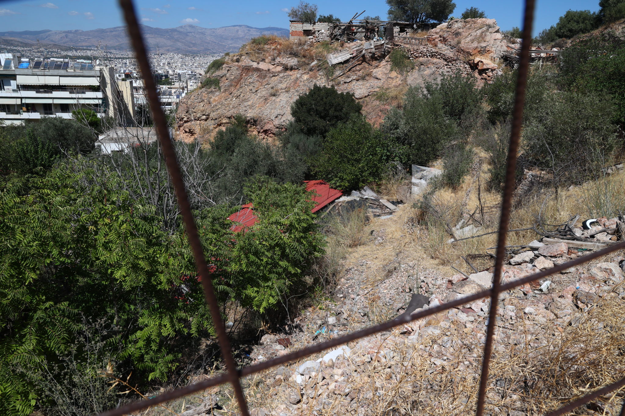 Κυψέλη, ανθρώπινα οστά