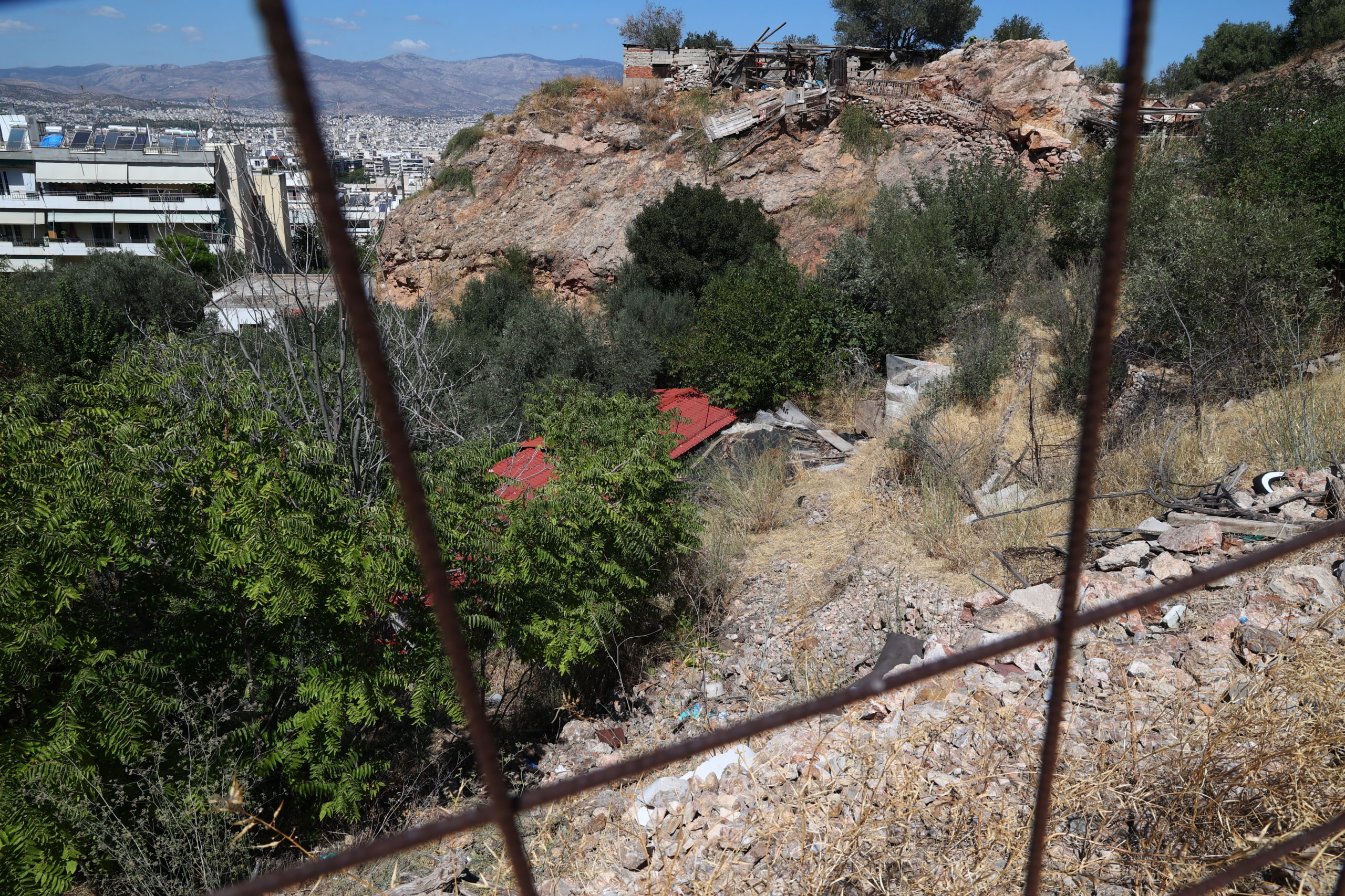 Κυψέλη, ανθρώπινα οστά