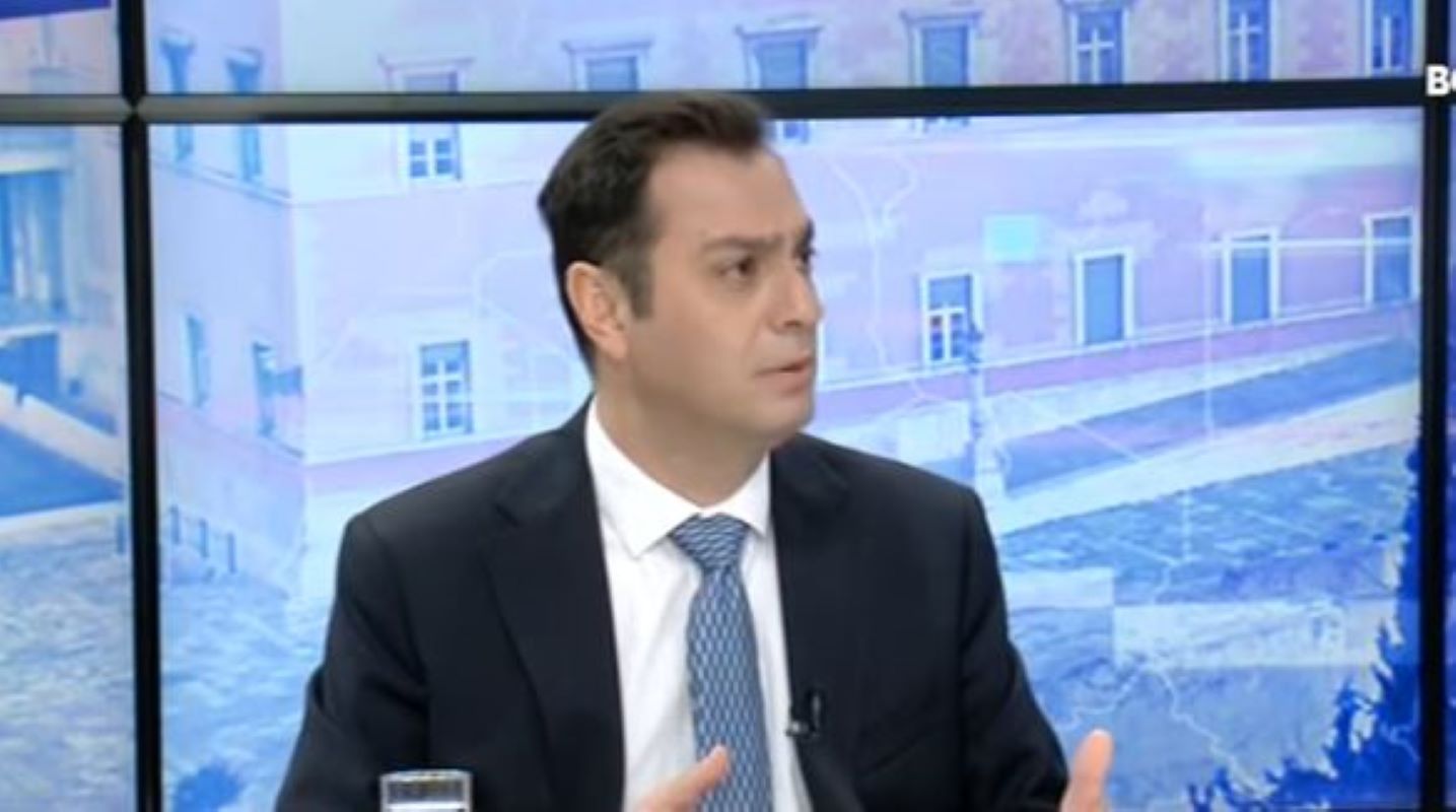 Βουλευτής ΝΔ: Αν δεν έχεις 10 ευρώ για βενζίνη, παίρνεις τα Μέσα Μαζικής Μεταφοράς – Η διευκρινιστική δήλωσή του- ΒΙΝΤΕΟ