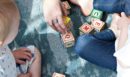 «Κουμπαράς για τη νέα γενιά»: Πώς θα λειτουργεί - Πόσα χρήματα μπορεί να έχει το παιδί σας στα 18