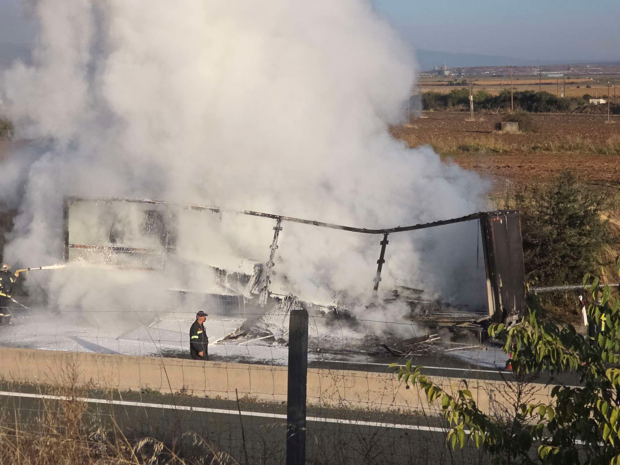 Κοζάνη: Φωτιά σε φορτηγό με φωτοβολταϊκά στην Εγνατία – Διακόπηκε η κυκλοφορία