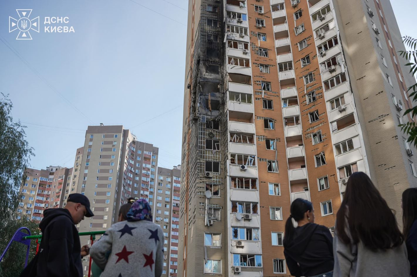 Πολυκατοικία στο Κίεβο που υπέστη ζημιές από ρωσική επίθεση με drone, στις 9 Σεπτεμβρίου 2026. Φωτογραφία: Κρατική Υπηρεσία Εκτάκτων Αναγκών της Ουκρανίας / Telegram