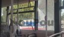 Άλιμος: Έσπασε το πίσω τζάμι σε εν κινήσει λεωφορείο στη λεωφόρο Ποσειδώνος - Θραύσματα έπεσαν πάνω στους επιβάτες