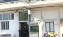 Μάνδρα: «Ρίξτε μου» φώναζε στους αστυνομικούς ο 31χρονος που εισέβαλε με μαχαίρι στο ΑΤ – Πώς έγινε η επίθεση