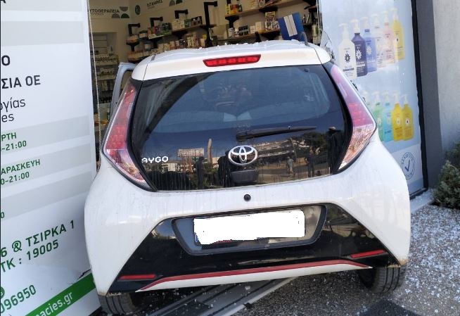 Νέα Μάκρη, φαρμακείο, αυτοκίνητο
