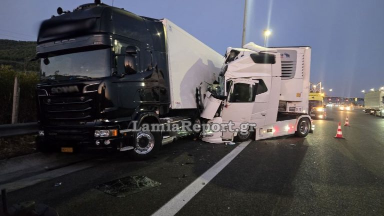 Νταλίκα έπεσε πάνω σε νταλίκα στη Φθιώτιδα