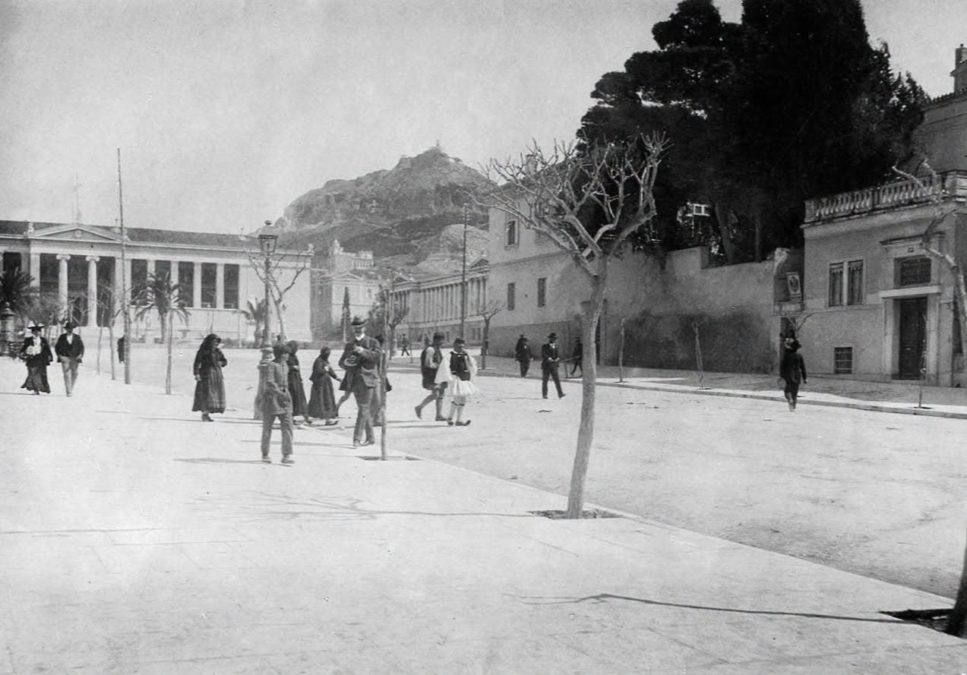 Κουίζ για την παλιά Αθήνα: Αναγνωρίζετε την οδό; Είναι μία από τις πιο γνωστές της πόλης