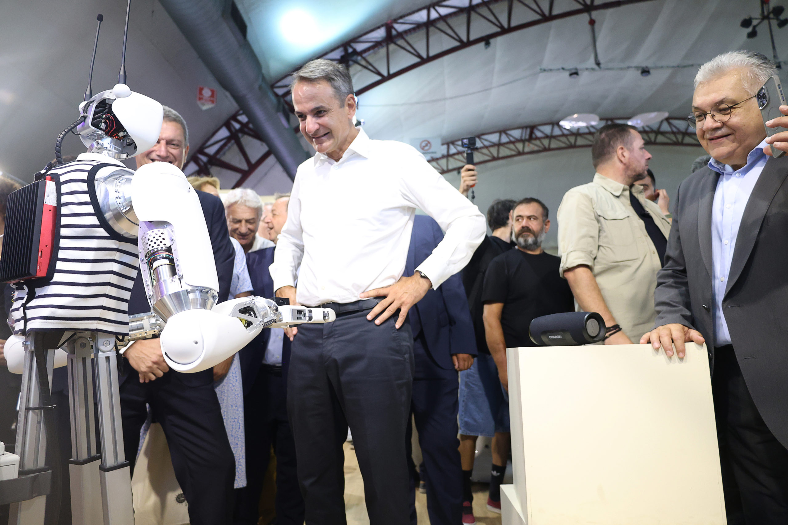ΔΕΘ 2026: Η διαφορετική συνάντηση του Κυριάκου Μητσοτάκη με… ένα ρομπότ – «Χαίρομαι που σε βλέπω»