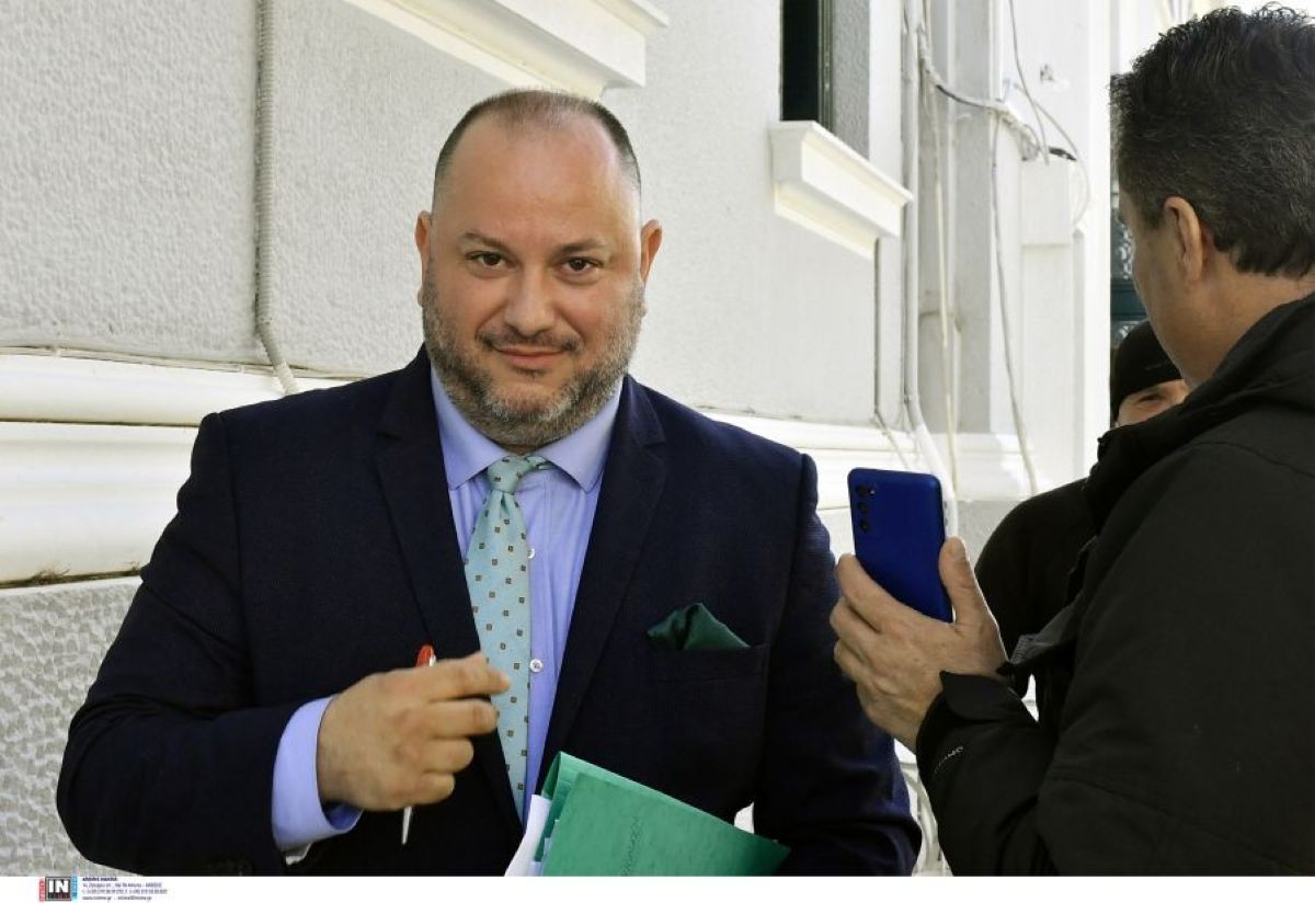 Συνελήφθη ο γνωστός δικηγόρος Ανδρέας Θεοδωρόπουλος για ενδοοικογενειακή βία έπειτα από live στο TikTok – Πήγε εισαγγελέας γιατί δεν άνοιγε την πόρτα στους αστυνομικούς