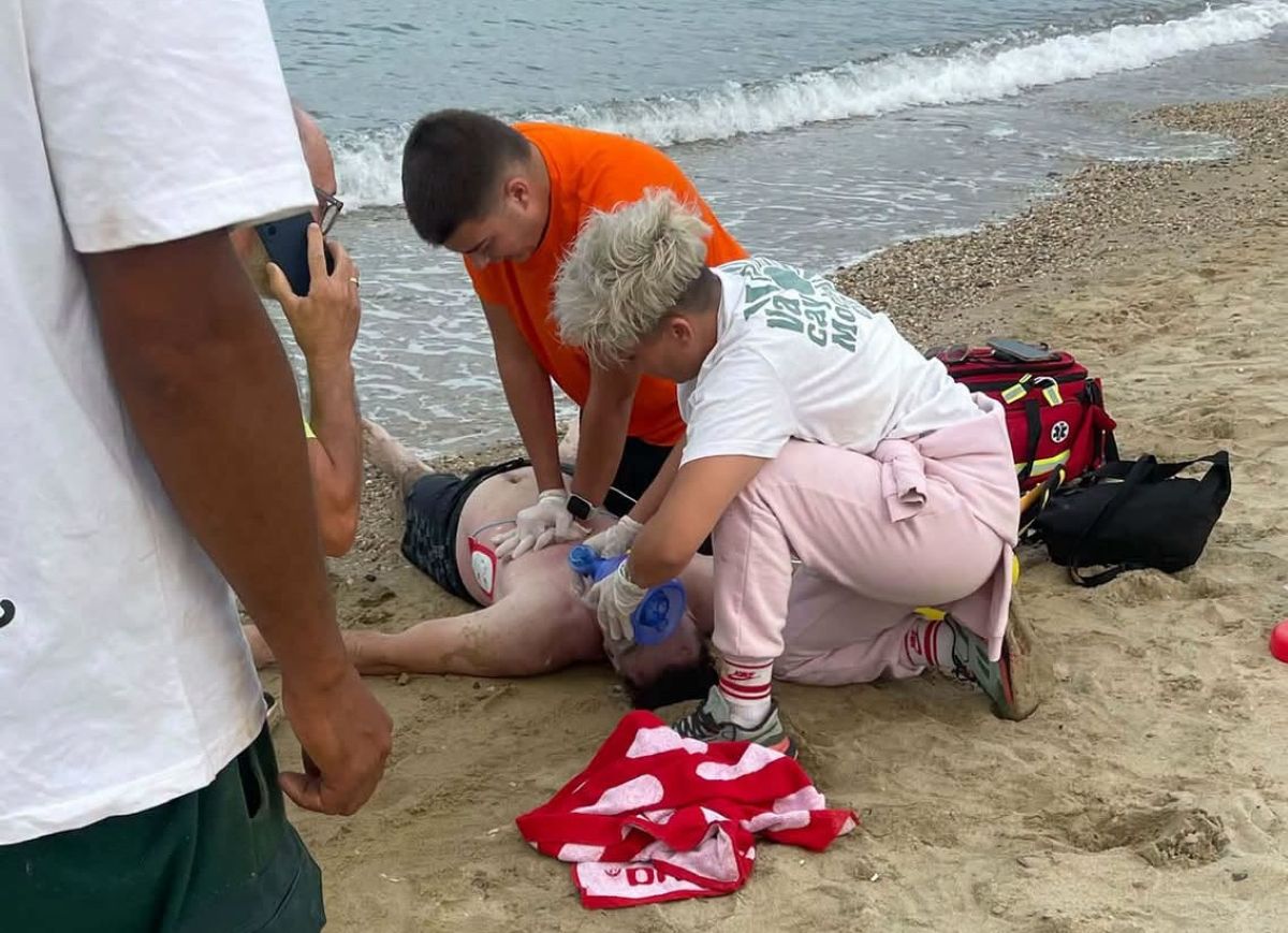 Θεσσαλονίκη: Η δραματική διάσωση ενός 29χρονου που ανασύρθηκε χωρίς τις αισθήσεις του από τη θάλασσα – Ο ρόλος επιχειρηματία