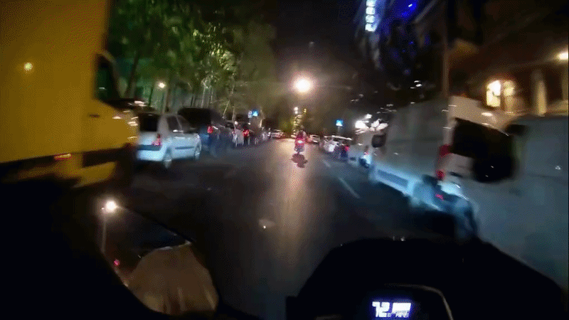 Βίντεο: Καρέ καρέ νέο τροχαίο με ηλεκτρικό πατίνι – Κινείτο αντίθετα σε δρόμο και «καρφώθηκε» σε μηχανάκι
