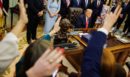 ΗΠΑ: Το CNN αποκλείστηκε από τον Λευκό Οίκο – Δεν θα συνοδεύσει τον Τραμπ στο Τενεσί για ποδοσφαιρικό αγώνα κολλεγίου
