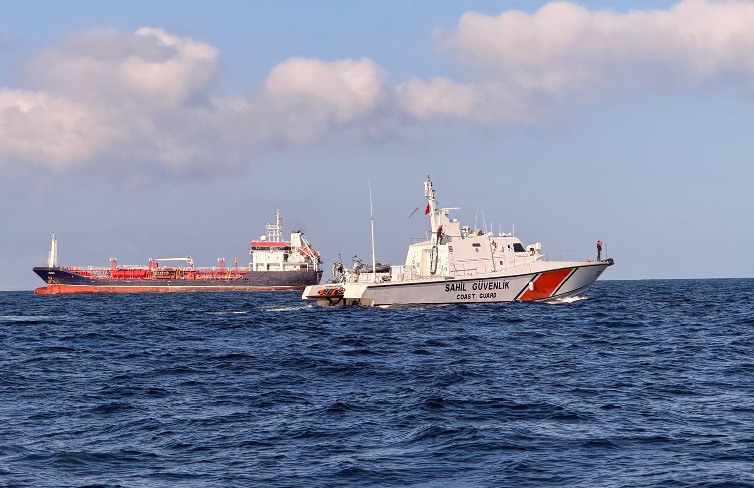 Τουρκία: Βυθίστηκε το ένα εμπορικό πλοίο μετά τη σύγκρουση στη Θάλασσα του Μαρμαρά – Έρευνες σε βάθος 900 μέτρων για 10 αγνοούμενους ναυτικούς