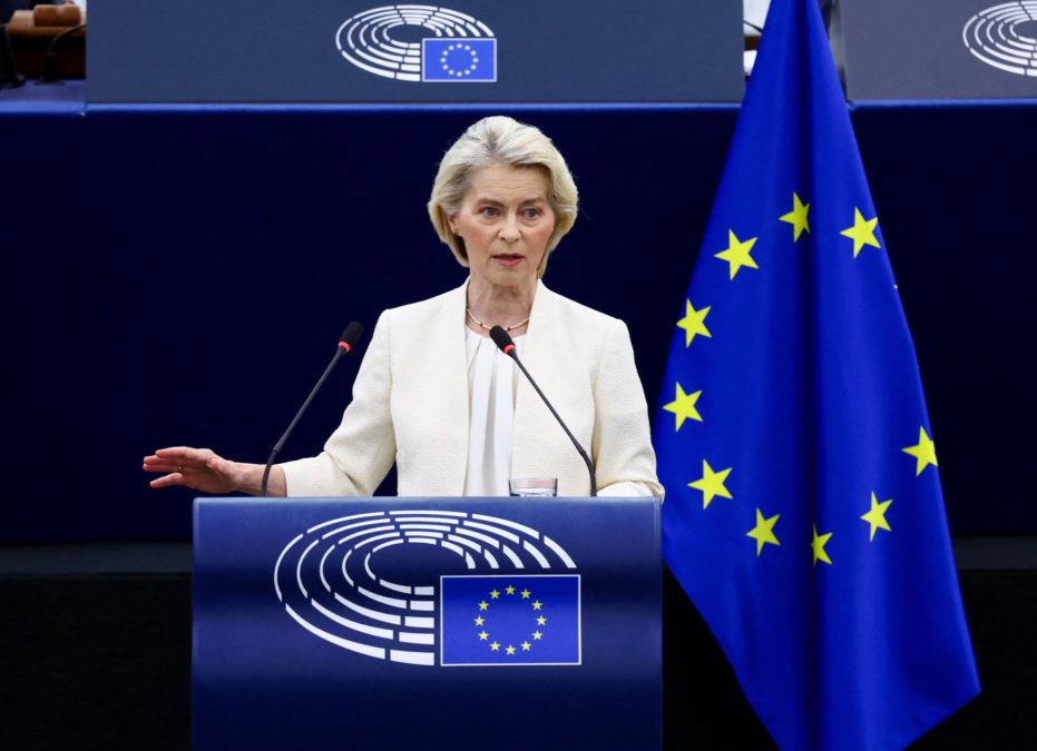 Συγκίνηση στο Στρασβούργο: Η Φον ντερ Λάιεν τίμησε τον Δανό και τον Έλληνα πιλότο που πέθαναν στις φωτιές στην Ψάθα – «Ήταν ήρωες»