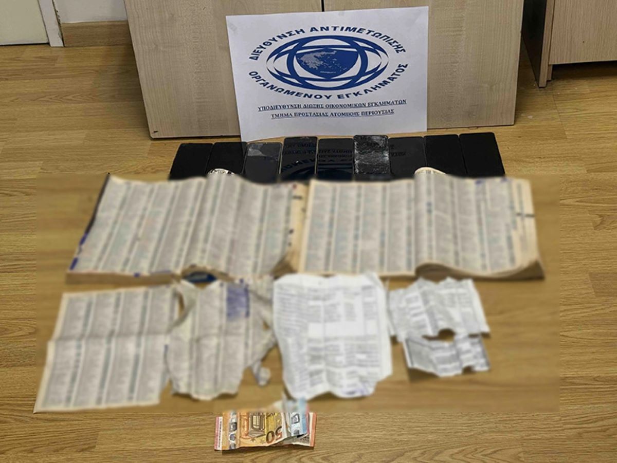 Μεγάλη αστυνομική επιχείρηση στο Ζεφύρι: Βίντεο από την έφοδο για την εξάρθρωση κυκλώματος για τηλεφωνικές απάτες – 8 συλλήψεις