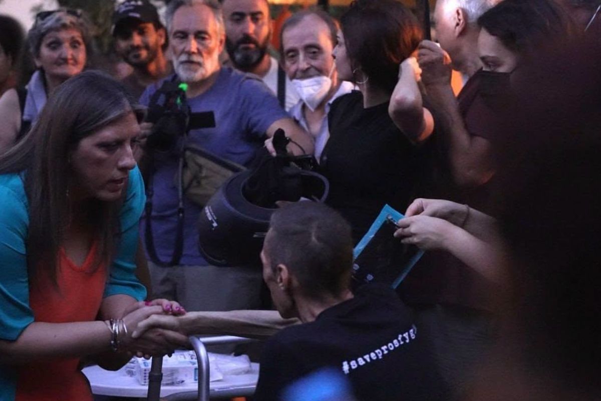 Η Ζωή Κωνσταντοπούλου στην υποδοχή του Αριστοτέλη Χαντζή, στα Προσφυγικά – ΦΩΤΟ