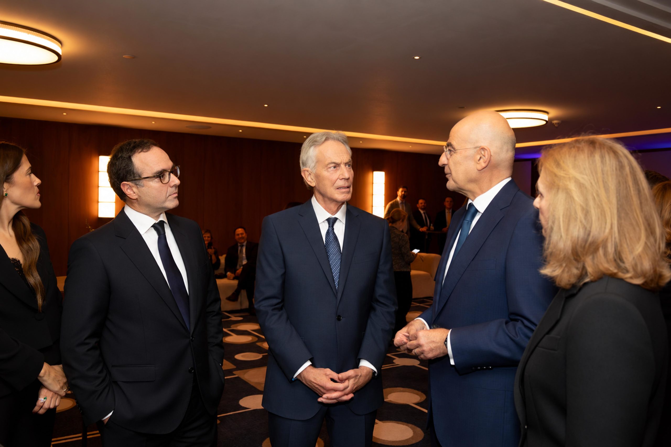 Δήμητρα Κυριακού, Θοδωρής Κυριακού (Πρόεδρος του Ομίλου Antenna), Sir Tony Blair (πρώην Πρωθυπουργός του Ηνωμένου Βασιλείου και της Βόρειας Ιρλανδίας, Πρόεδρος του Tony Blair Institute for Global Change και Senior Advisor του Ομίλου Antenna), Νίκος Δένδιας (Υπουργός Εθνικής Άμυνας), Δάφνη Λάλα