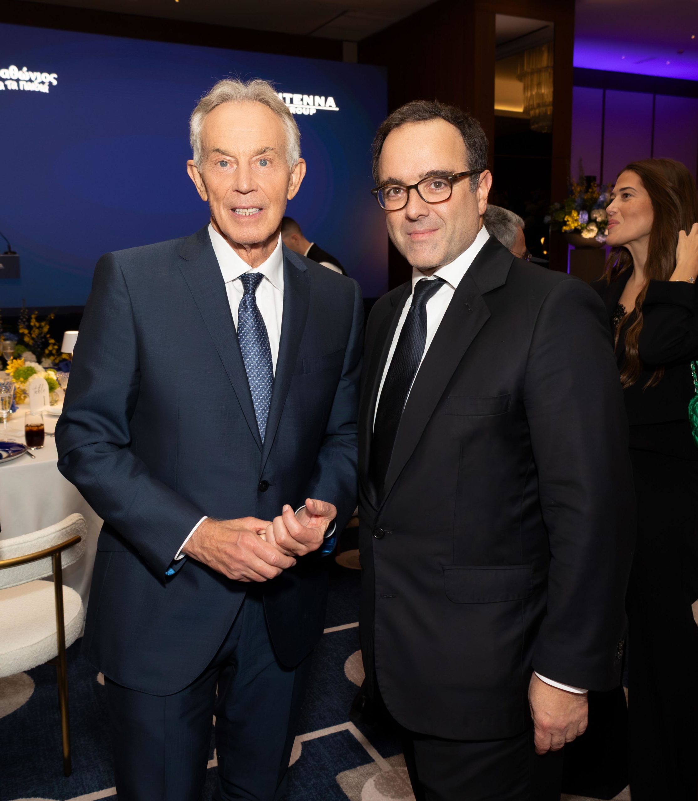 Sir Tony Blair (πρώην Πρωθυπουργός του Ηνωμένου Βασιλείου και της Βόρειας Ιρλανδίας, Πρόεδρος του Tony Blair Institute for Global Change και Senior Advisor του Ομίλου Antenna), Θοδωρής Κυριακού (Πρόεδρος του Ομίλου Antenna)
