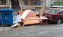 Θεσσαλονίκη: Πρόστιμο 3.000 ευρώ σε δημότη που πέταξε... το νοικοκυριό του στον δρόμο - ΦΩΤΟ