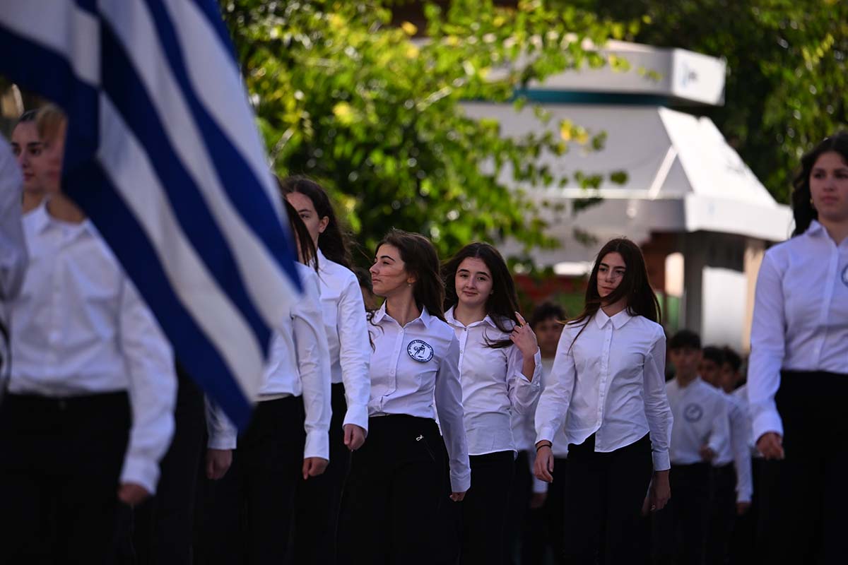 28η Οκτωβρίου: Ποιοι δρόμοι κλείνουν σε Αθήνα και Θεσσαλονίκη – Οι αλλαγές σε Μετρό και Τραμ