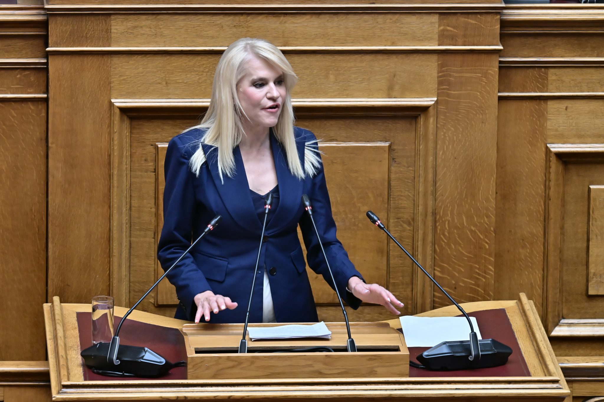 Θεοδώρα Τζάκρη