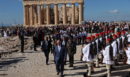 Ακρόπολη: Συγκίνηση και υπερηφάνεια στην έπαρση της ελληνικής σημαίας για την 82η επέτειο της Απελευθέρωσης της Αθήνας