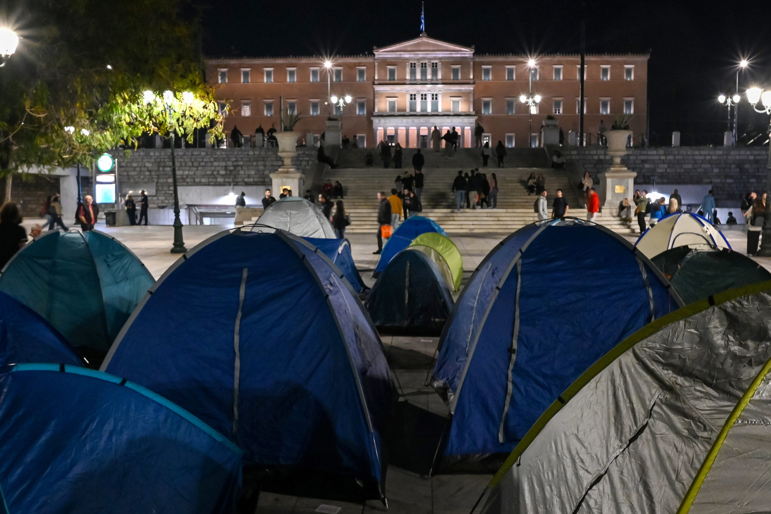 Διήμερο κινητοποιήσεων σε όλη τη χώρα: Σκηνές σε Αθήνα, Θεσσαλονίκη, Κρήτη και Πάτρα – Στους δρόμους την Τετάρτη φοιτητές, μαθητές και εκπαιδευτικοί