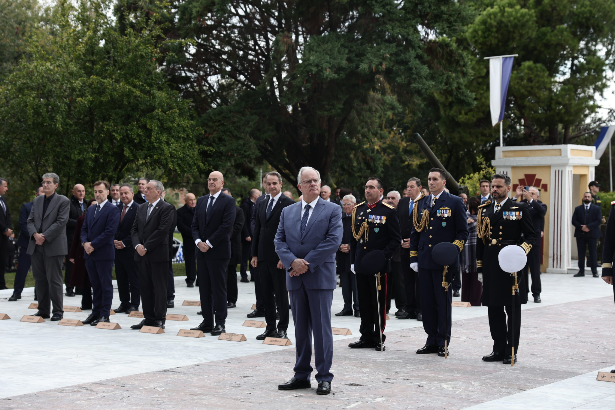 ΚΑΤΑΘΕΣΗ ΣΤΕΦΑΝΟΥ ΑΠΟ ΤΟΝ ΠτΔ ΚΩΝΣΤΑΝΤΙΝΟ ΤΑΣΟΥΛΑ ΣΤΟ ΗΡΩΟ ΤΟΥ Γ΄ ΣΩΜΑΤΟΣ ΣΤΡΑΤΟΥ