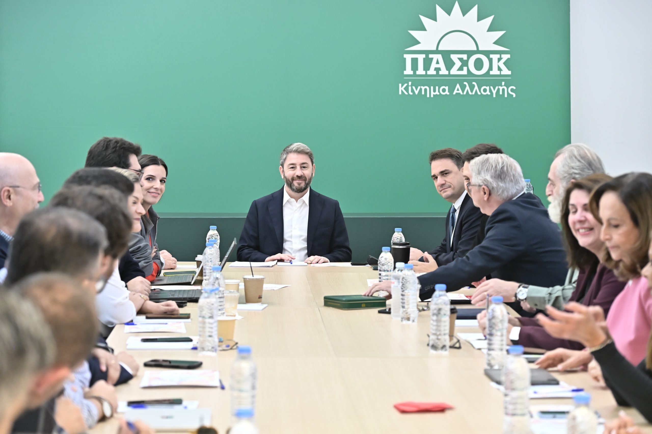 Ανδρουλάκης στο Πολιτικό Συμβούλιο του ΠΑΣΟΚ: Η κυβέρνηση νομοθετεί τον εκβιασμό του δανειολήπτη – Να αποσύρει άμεσα το άρθρο 23